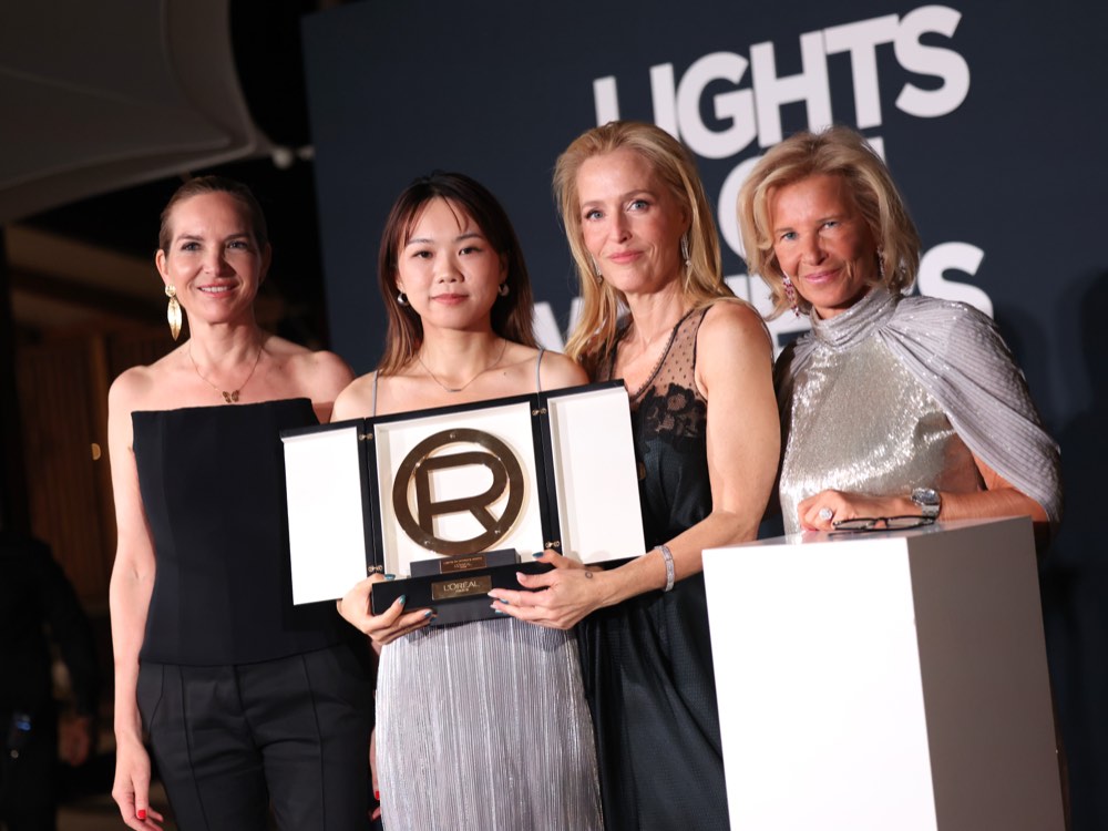 Laetitia Toupet, Gillian Anderson e Iris Knobloch