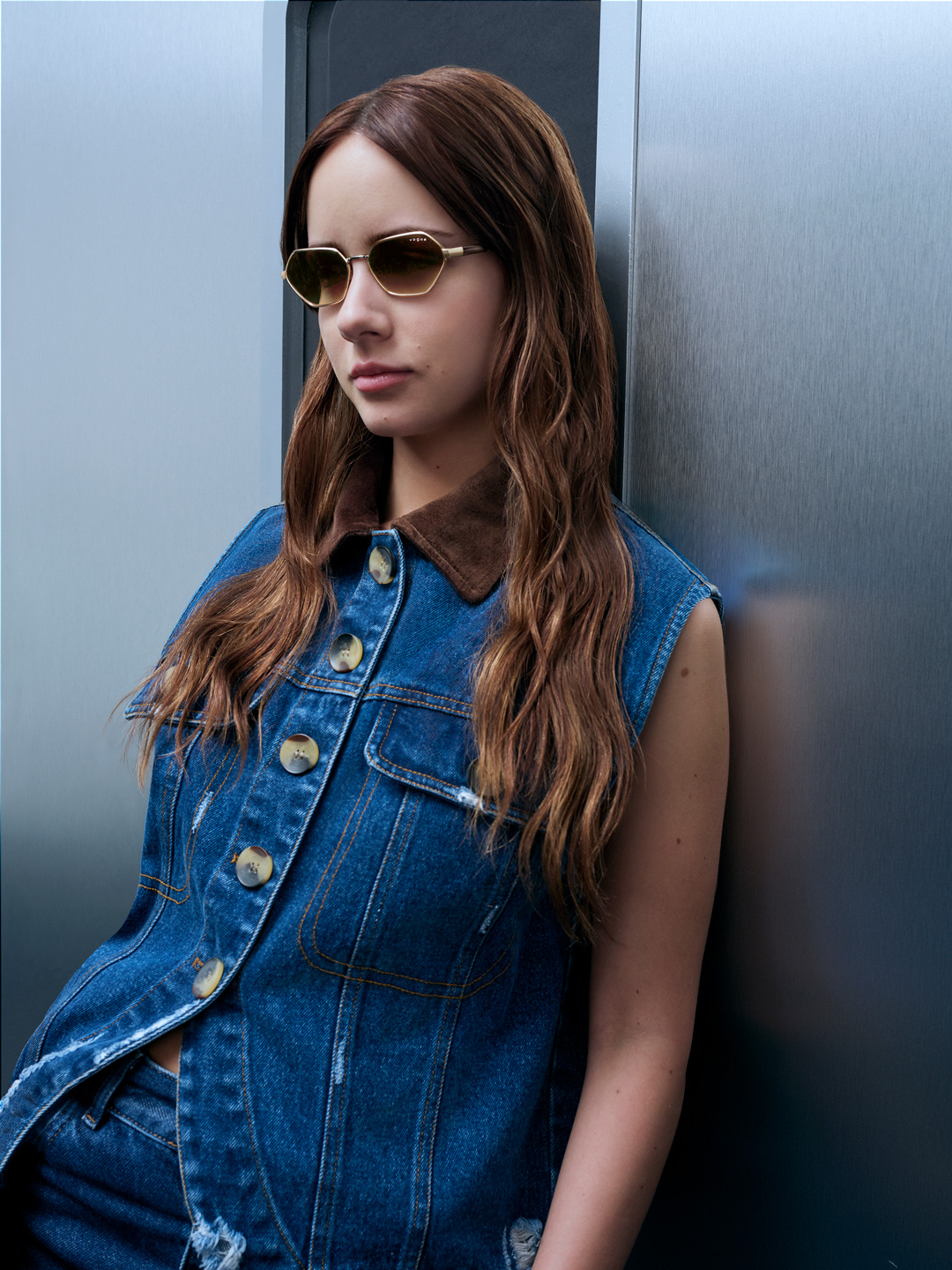 Azul Guaita posando con lentes